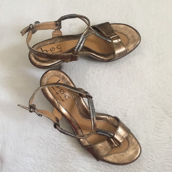 b.o.c. Shoes - Pretty and Comfortable two- tone  sandals.